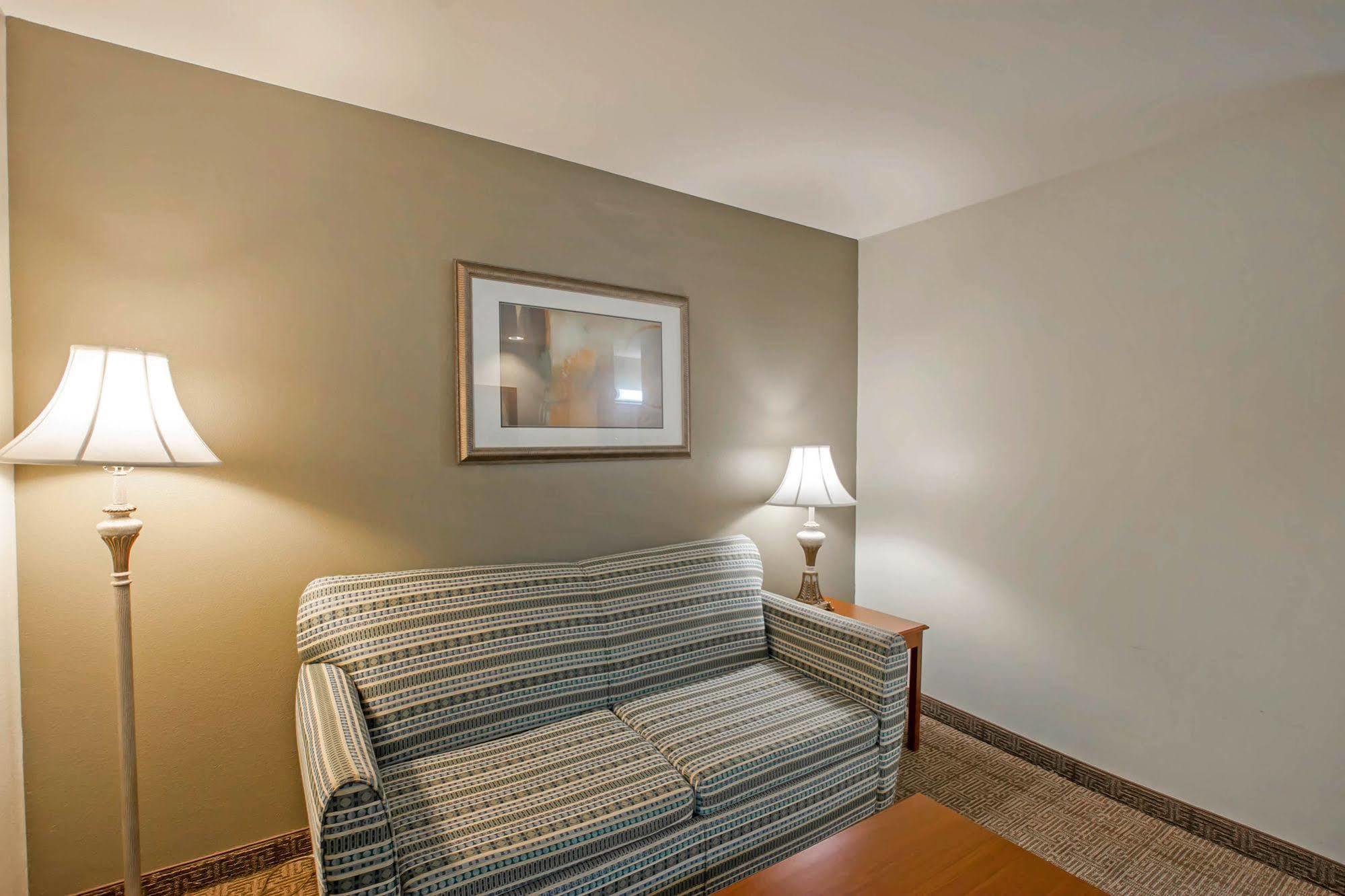 Quality Inn & Suites Germantown North Екстериор снимка